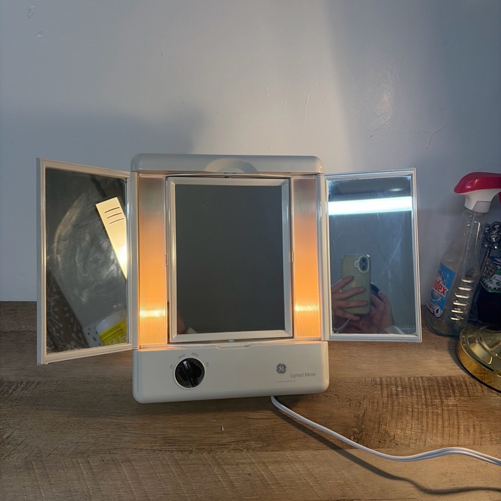 GE Lighted Tri-Fold Vanity Makeup Mirror Magnifying Model 106658 Tested ~Works